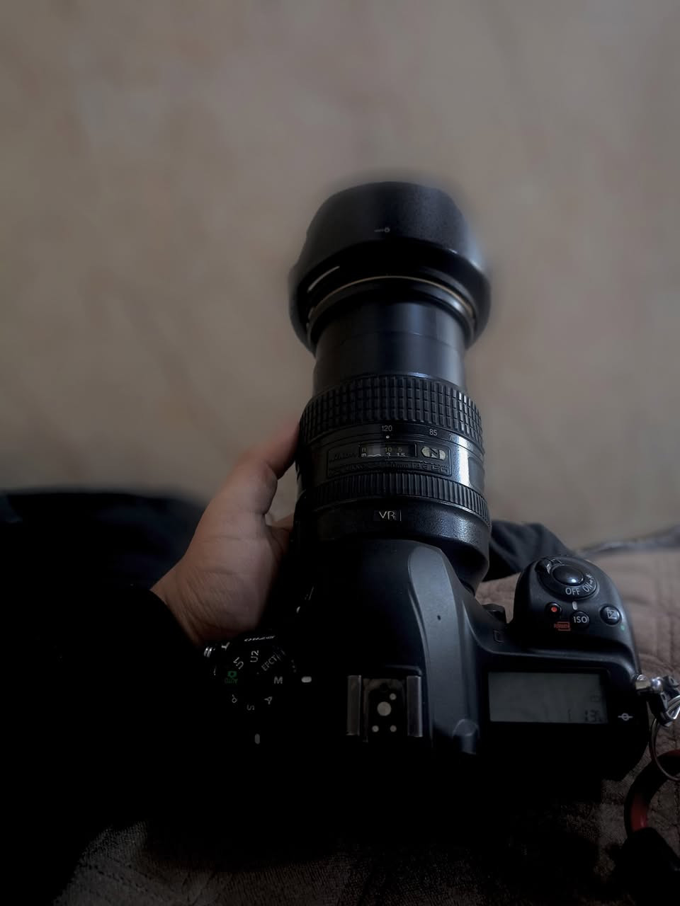 (للبيع او مراوس مع سوني A7iii او r7iii مع عدسه 85mm ) نيكون D780 تحتوي الكامره على ميزة الفيديو البطيئ وتصوير 4k  مع عدسه 24/120 / f.4 نانو كريستال مع ملحقات كامله كارتون وحزام وشاحنه اصليه وبطاريه اصليه مع كيبل نقل صور تايب سي مع جيلاتين احمر الكامره استعمال قليل ( السعر مليونين وبيها مجال بسيط ) مكاني النجف الاشرف للاستفسار ***********
