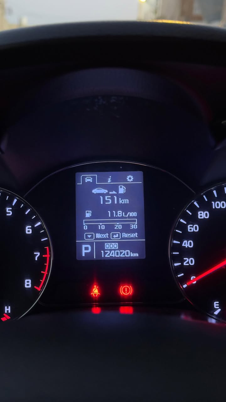 السلام عليكم 
كيا سيراتو خليجي 2014 مكينة 2000 
رقم اربيل السنوية منتهية بالشهر الثاني 

سيارة مابيها ضربة ولا صبغ 
بيها جراد صندوق وقمارة وبنيد 
ودحجات موضحة بالصور 
ماشية 124 الف 
حساسات امامية وخلفية وكامرا ويكب كبير 
طخم تايرات و باتري جديد ومكينة وكير نظيف 
السعر 115$
البصرة / السايلو


**إذا كنت صاحب هذا الإعلان وتريد حذفه لأي سبب، رجاءا أرسل رسالة إلى الدعم الفني**