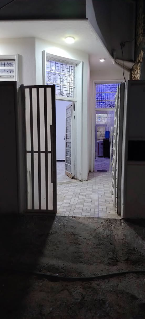 السلام عليكم 
مشتمل بناء حديث طابو زراعي
سند25
المساحه 100م
 5*20م 
استقبال
غرفه نوم 
صاله 
مطبخ 
كلدور 
مجمع صحيات 2
شارع 100
مقابل الاستداره 
او طريق العلويه شريفه ع الفرع المقابيل 
الملعب الخماسي السعر ٦٥ وبيه مجال مكلف بنشر 
للاستفسار اكثر ***********
***********
