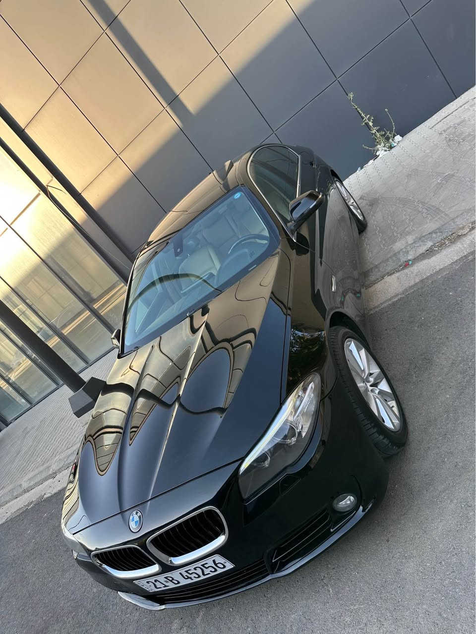 BMW 520i 2016
سفری شه‌ریكه‌ی عروش 
سه‌یاره‌كه‌ كلینه‌ بێ بۆیاخه‌ یه‌ك په‌ڵه‌ی بچووك ساردی هه‌یه‌
٩٥ هه‌زار ڕۆشتووه‌ سفره‌ سه‌یاره‌كه‌
٤ پستۆنی تۆربۆ 
گێر و مه‌كینه‌ی به‌شه‌رت هیچی نه‌كراوه‌ته‌وه‌ 
دیناری مه‌سره‌فی تیا نیه‌ تازه‌ سیرفس كراوه‌ 
سه‌یاره‌كه‌ فوول مواسه‌فاته‌ 
سعری ١٨٣ و مه‌جالی كه‌م 
*********** السليمانية, العراق

