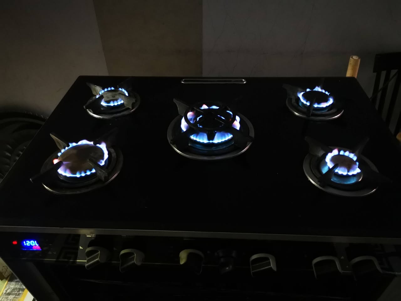 طباخ مصري إمتياز ايطالي استعمال قليل نظام الفرن مروحه داخليه وجرص كهربائي شاشه السعر 225 وبيه مجال كربلاء الشبانات ***********
