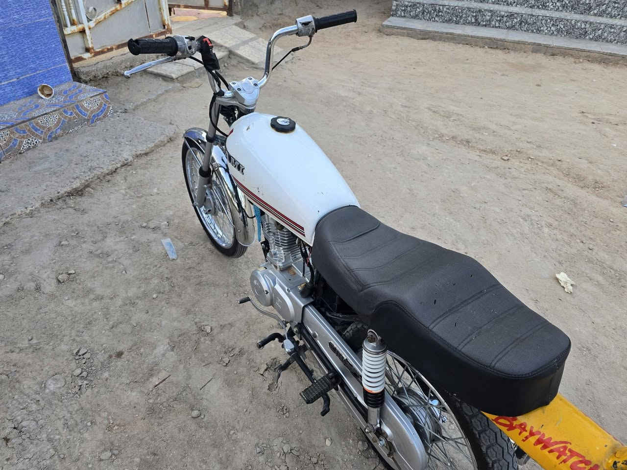 السلام عليكم دراجه للبيع رقم انگليزي
شاصي ارشيا وغراض نامه 25 تفاصيل اكثر خاص 

*********** الي ميعجبه لا يتعبني ولا يتعب روحه
