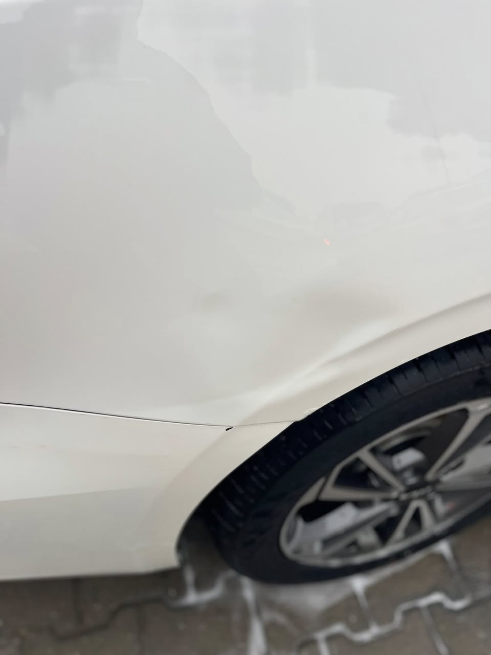 السلام عليكم كيا K3 موديل 2024 ماشية 30 الف مكفولة من الصبغ والبارد  سيارة فول بصمة فتحة شاشة كاميرا حساس امامي خلفي كشنات جلد شاحن لاسلكي مري شفط سايد بريك بصمة مانع انزلاق وضعيات قيادة مكينة 1500 دبل نوزل اشاير لد مكان السيارة بغداد الشعب ***********
