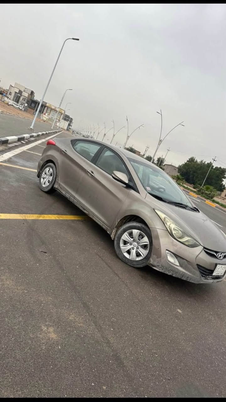 هونداي النترا ١٢خليجي رقم بصره مواصفات عاديه بيها حساسات وكامره وشاشات بالكشنات وبيها طخم تاير جديد مسويلها ادامه كامله  للمكينه منظومه تبريد جديد مصار يومين من شادها سعره سياره 90 وبيها مجال 
عنوان : البصره شارع مقاولين
رقم هاتف :***********

