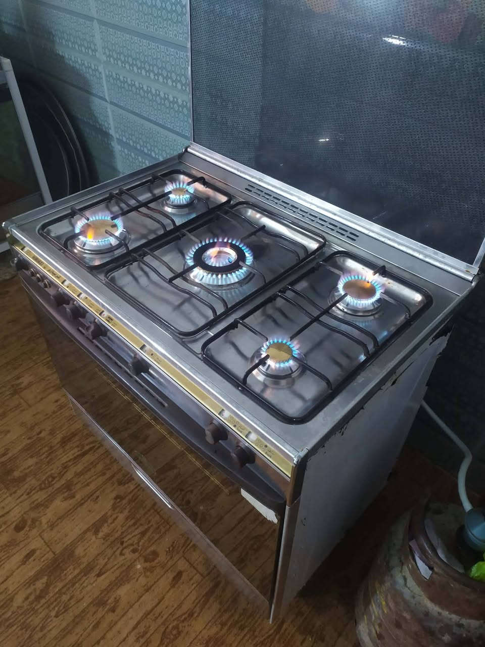 السلام عليكم طباخ مصري كريازي فول بعده بلايلون تجي تفحص وتأخذ خارج داخل نضيف نار افران فول العنوان بابل مركز ***********
