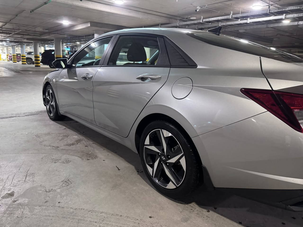 هونداي النترا 2023
وارد أمريكي فول مواصفات بدون فتحه
بصمه
شاشه ابل كاربلاي متصله
رادارات
شحن وايرلس
تدفئة مقاعد 
ترحيب بالأبواب
ويل كب كروم بلادي 
هاند بريك بصمه واوتو هولد
سيستم صوت 
محرك 2000 دوش 
سياقه ذاتيه
السياره ماشيه ٢٣  
وباقي المواصفات المعروفه 
السياره بدون حادث ولا معجون وبدون ايرباك  فقط ثلاث قطع كلير أمريكي 
رقم أربيل هزه وفحص كل جديد 
تحويل او وكاله
السياره جاهزه من كل النواحي بدون اي نقص  
السعر 148
مكان السياره بعداد حي الجهاد
***********
