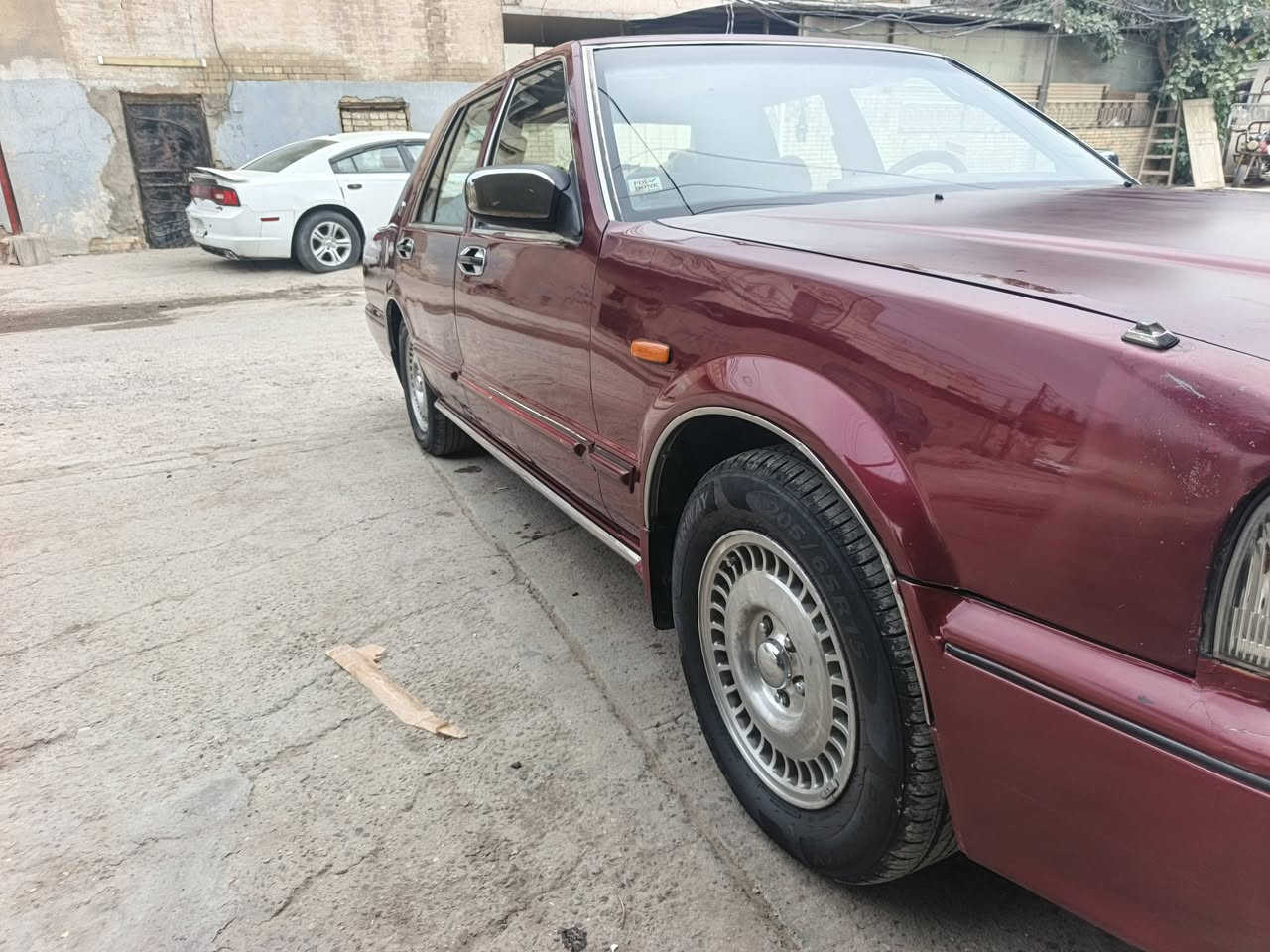 السلام عليكم
نيسان سدرك ماروني و الداخل عسلي 
مكينه وكير وحداديه جديدة 
تبريد وتدفئة على السويچ 
هزه وسنويه جديده 
بأسمي 
السياره كلها على البلاد فقط باب اليمنى الخلفيه بيها رشه صبغ 
رقم سليمانيه الجديد 
المكان بغداد ساحه الأندلس 
السعر ٧٤ وبيه مجال 
***********
