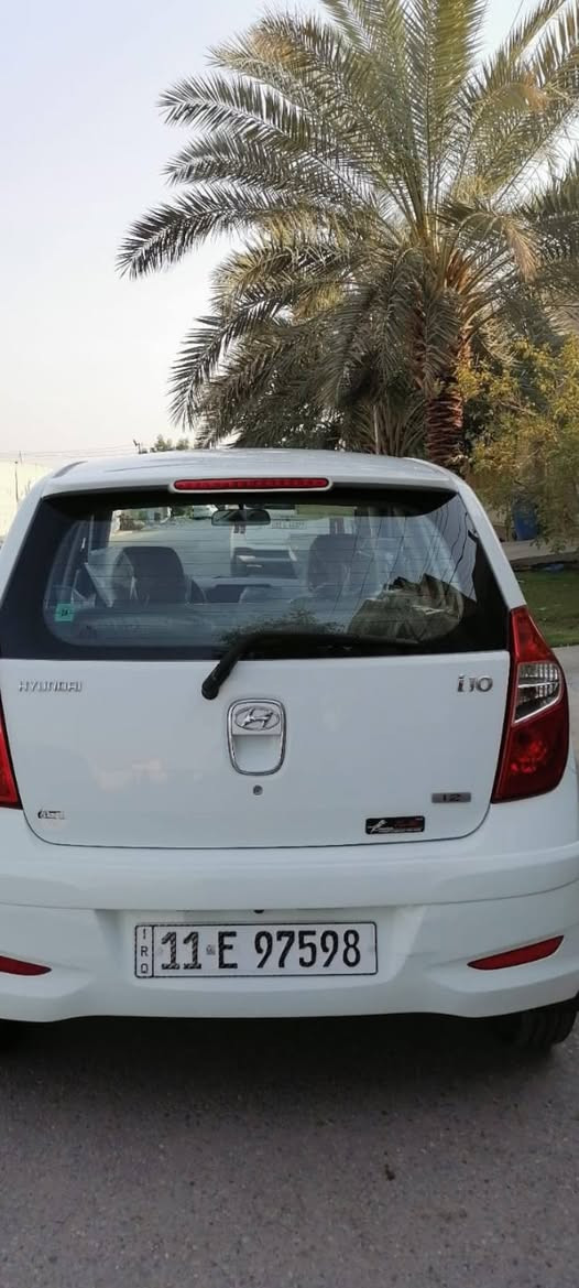 السلام عليكم سيارة للبيع هونداي i10 الشركة العامة موديل ٢٠١٣ رقم بغداد ابأسمي محرك ٤ سلندر ماشية ٧٢ والسيارة بلادية على وضع الشركة مكفول كير ومحرك على وضع الشركة ومكفولة من الصبغ ماعدا مكانين بارد خفيف والسعر ٨٢ وبي مجال بسيط مكاني بغداد للاتصال ***********
