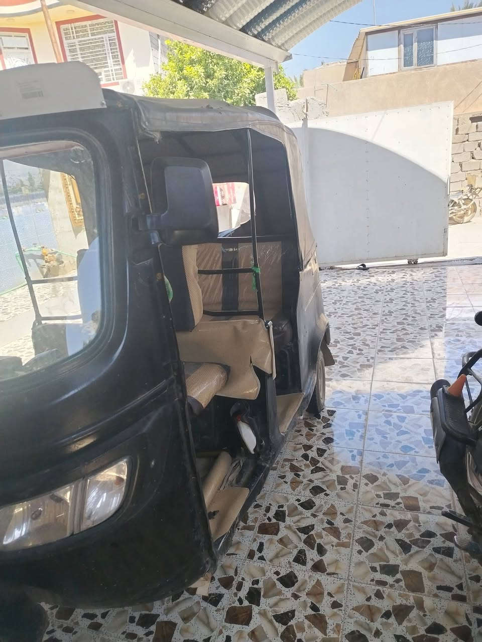 سلام عليكم تكتك موديل 18 أوراق كامله ماشين بيه كمرك وهزه تكتك خير من الله ماناقصه اي شي الرقم ***********
