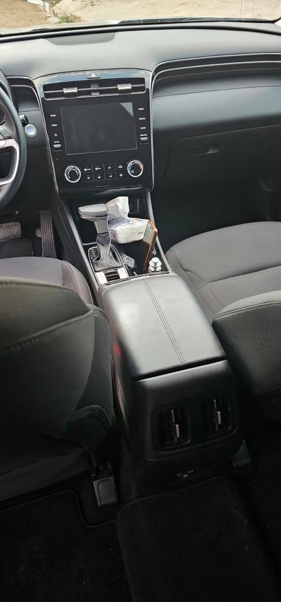 توسان 23فول مواصفات بس مو سلايت بدون حادث فقط دعاميه مبدل بلادي ماشيه 23الف كاتي  تترقم شمالي سعر قفل 185 محرك 2500 مكان السياره كركوك للاتصال ***********
