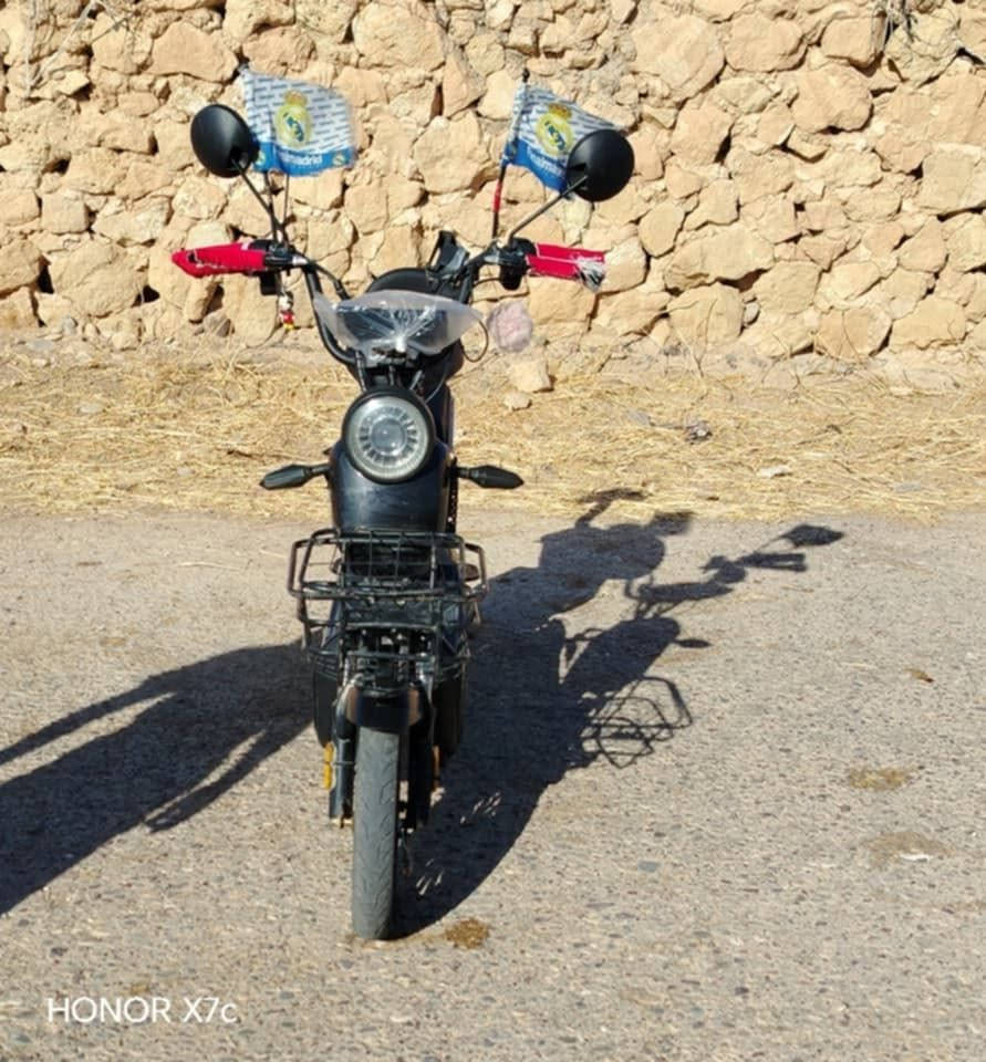 مكلف بلنشر متوفر دراجه شحن اربع بطاريات الحجم 20 السعر 350 وبيها مجال المكان مكحول 
المكان بيجي صلاح الدين 

للاستفسار
 ***********
