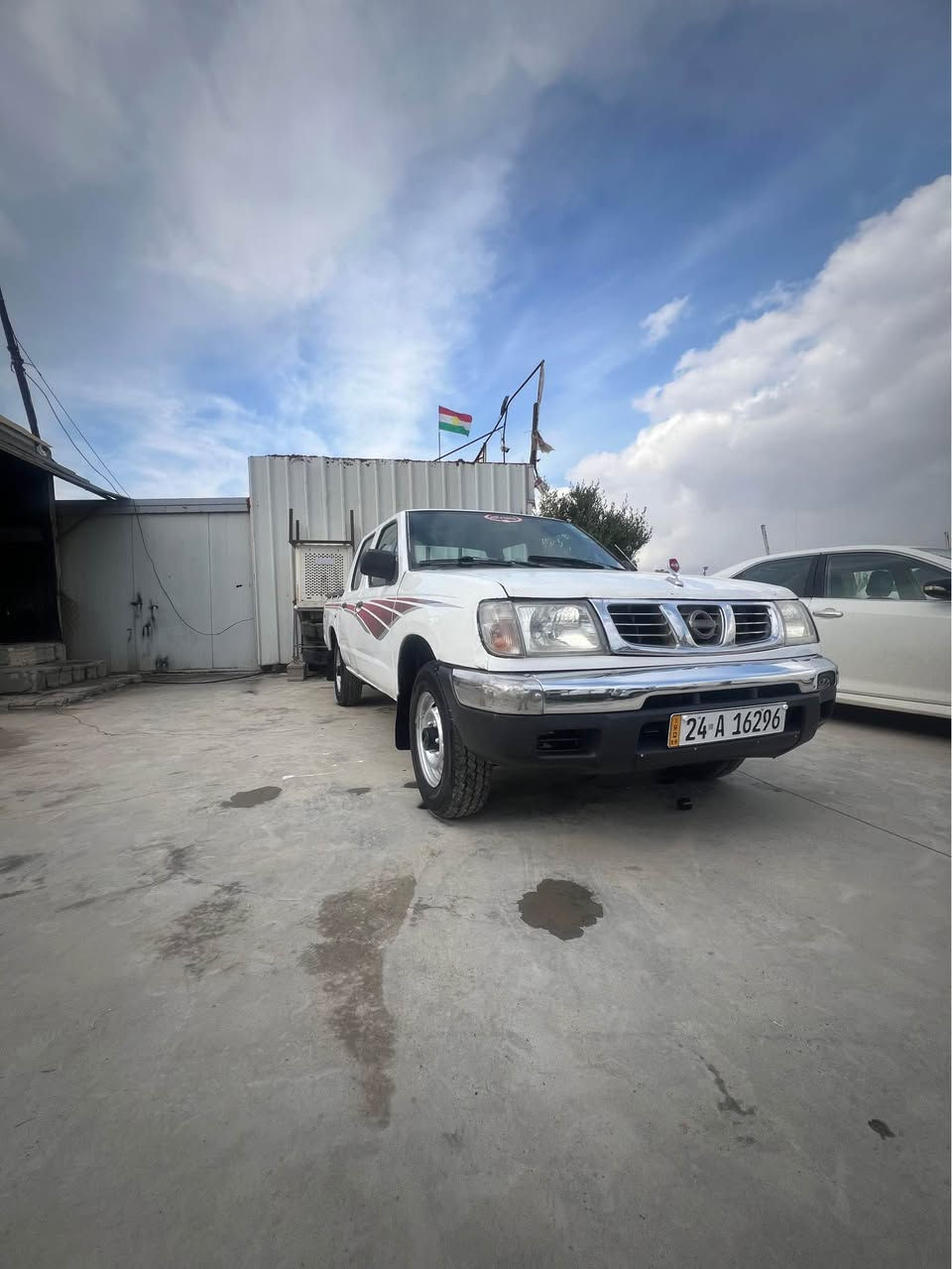 نيسان پيكةب مؤديل ١٩٩٩
١ پارچةو دوو پةلةي سبوغه 
رةقةم و ژينگةي نويه ناو سؤره گيان مةكينةي بةشةرته سعري ٧٣ وةرةقةو مةجاليكي بةسيت لة هةوليرم 
بةشةرتي حاسيبه 
***********
