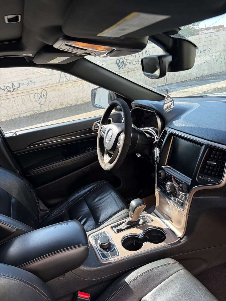 جيب لاريدو موديل ٢٠١٧ فول مواسةفات دبل اكسل سلايد كوشن جلد هيتةر رادار بونيد جاملغ دةرگا سبوغة بي ژووري بي ارباك هةموو بةشةرت گير و مةكينةي بةشةرتة نةكرايتةوة يةك دينار مةسروفي تيدا نيية ١٠٠رويشتوة سعري ٢٢٠$وةرةقة و مةجال شوين هةولير 
***********
Whatsapp أربيل, العراق
