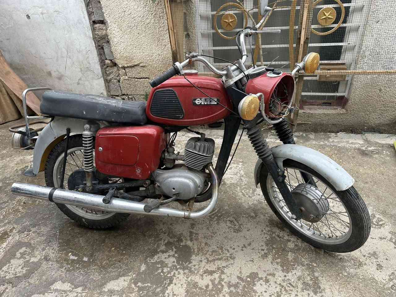 سلام عليكم  دراجات امزت للبيع وحده ٨١ وحده ١٥٠ دراجات سعرهن ثنينهن مليون وربع وبيهن مجال مكان كربلاء في حي العامل ستتساره ***********
