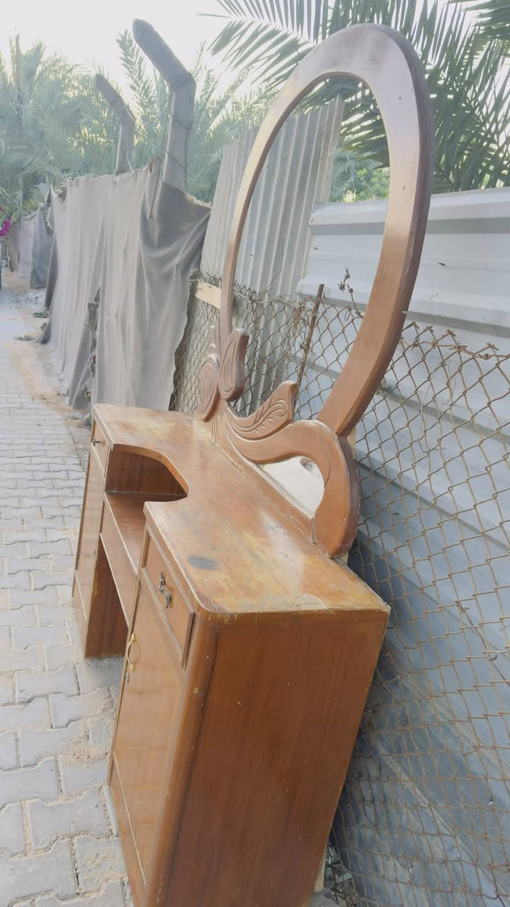 ميز مرايه  بس بدون مرايه. للبيع
اليريده يراسلني خاص وبلخدمه


**إذا كنت صاحب هذا الإعلان وتريد حذفه لأي سبب، رجاءا أرسل رسالة إلى الدعم الفني**