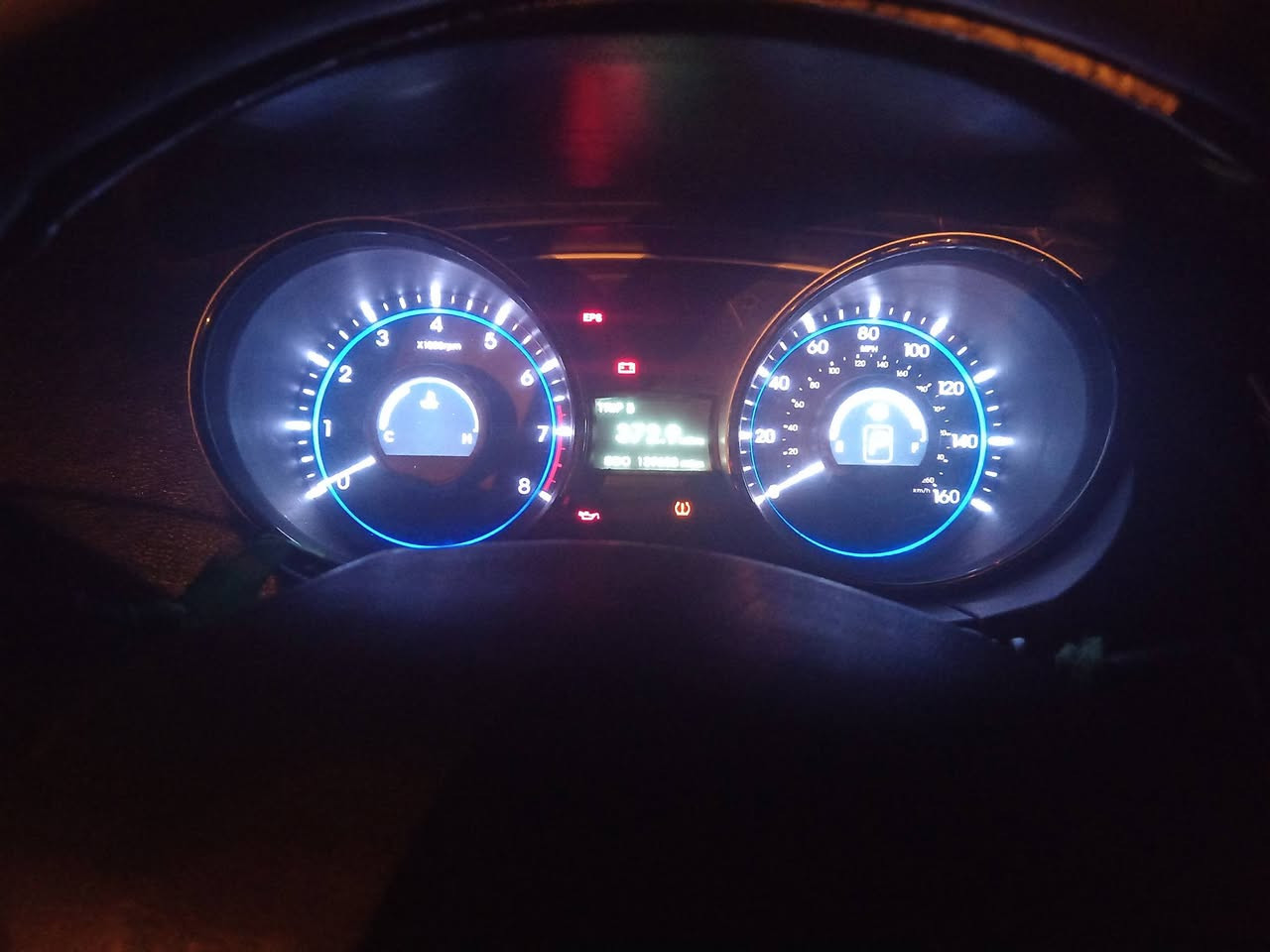 سلام عليكم
سوناته وارد امريكي موديل 2013
حادثها.. بنيد او جاملغ فقط الباقي كفاله
.. كير محرك شرط كفاله او نظافه
سياره مسويلها ادامه كامله من باتري+ تايرات يعني ما بيها نقص من الاخير
....غرفتها كارتون نظافه 100٪....

 موصفاتها..
نظام ايكو
تحكم مري
تبريد قطعتين ثلج شرط
تحكم استيرآ
 كشنات كهربائي + تدفئه تبريد
مانع انزلاق
...............................
سنويه  لغاية 2027 بسمي
سعر 120
مكان واسط ***********
