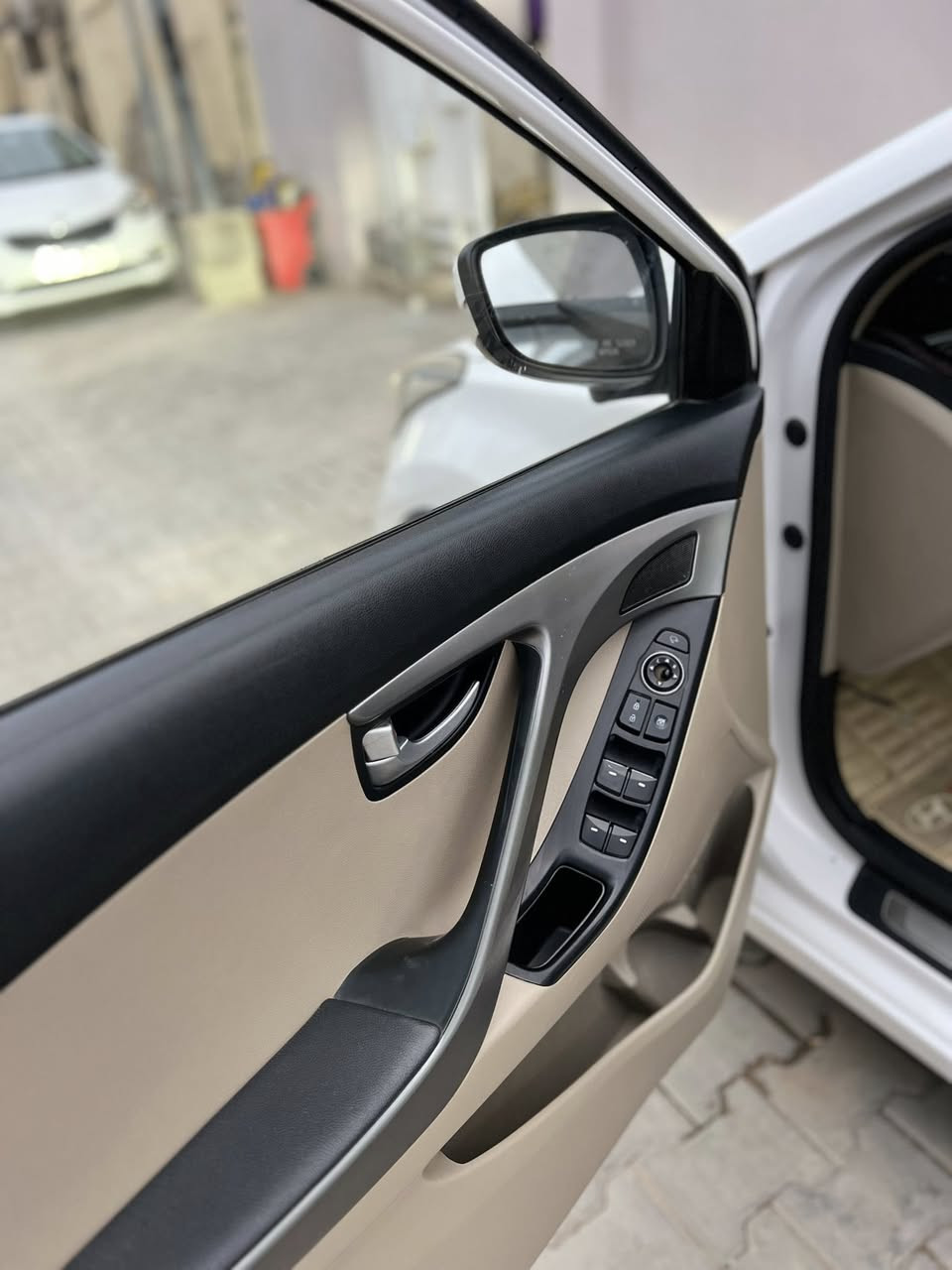 السلام عليكم النترا 2016 خليجي مكفوله ماعدا صبغ في الجاملغ الخلفي محرك1800دوش فول مواصفات ماعدا البصمه فتحه فول تحكم ستيرن مري شفط منضومه زنون  السياره جاهزه من كل النواحي حداديه تخم تاير مكاني الديوانيه سعره 137 ***********
