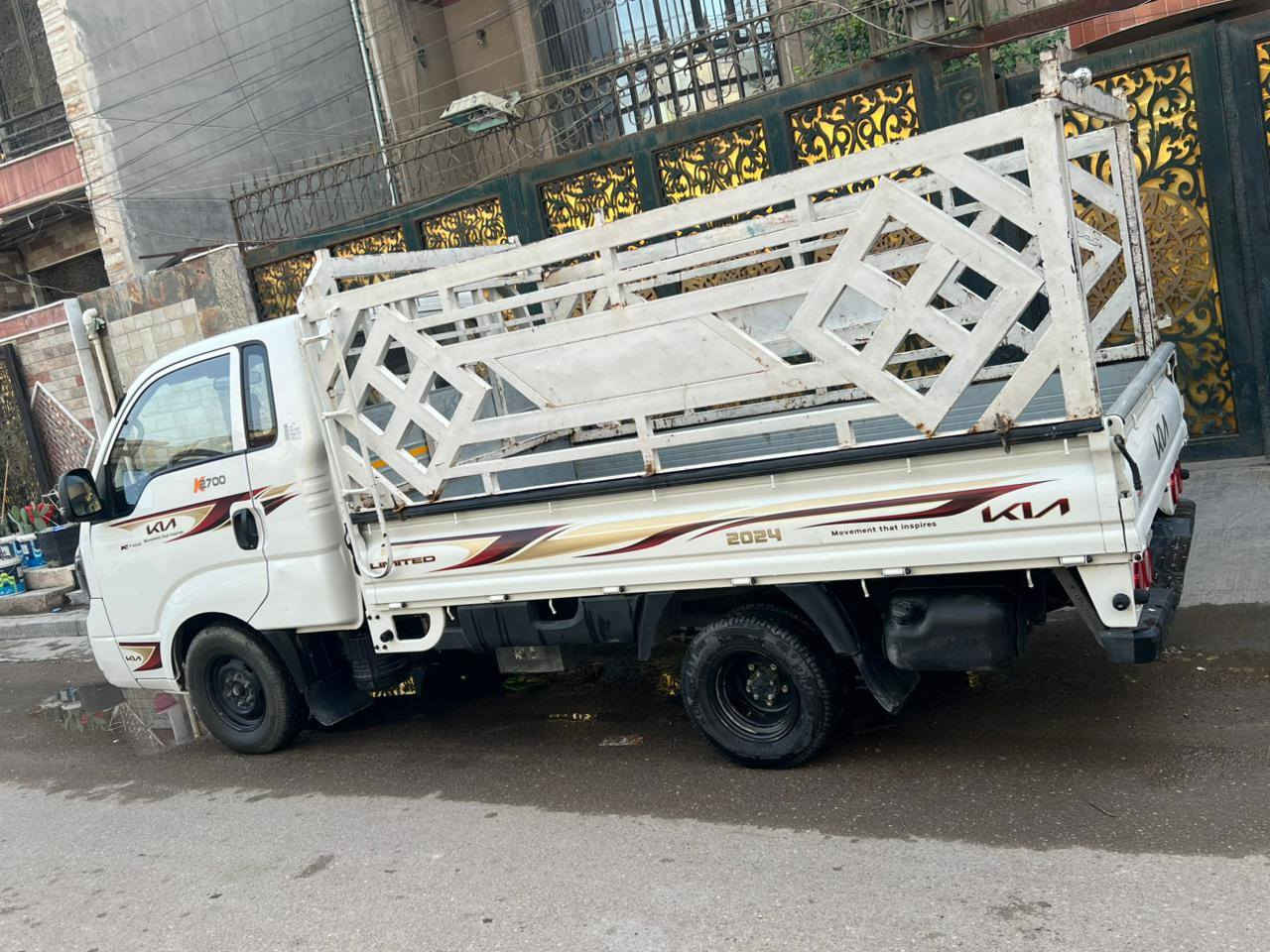 كيه حمل 2700 محركه موديل 2024 بيه ضربه  داخل صور موجوده ماشيه 45 الف سعر 160 نهايته  ***********
