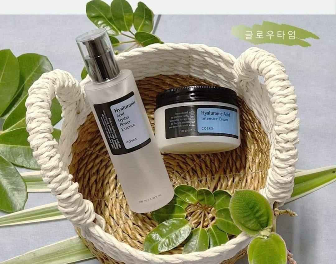 🎀عرض خاص 🎀
عرض للبشرات الزجاجية من شركة COSRX الكورية لترطيب المركز وتقليل ظهور التجاعيد  يتكون 👈 سيروم الهيالورنيك + كريم الهايلورونيك 💯

1. سيروم من كوزركس بالحلزون عالي التركيز بحمض الهيالورونيك
يوفر هذا النوع من الجل الخالي من الزيوت ترطيبًا طويل الأمد للبشرة عن طريق الاحتفاظ بالرطوبة في الجلد يعالج التجاعيد ويحمي من علامات التقدم في السن 
💧سيروم كوزركس يخلق مظهرًا ممتلئًا وشبابيًا:
يساعد حمض الهيالورونيك أيضًا في تقليل ظهور التجاعيد الدقيقة عن طريق ملء الجلد بالرطوبة.
💧بشرة ندية من طبقات الجلد العميقة! يحتوي على نقاوة عالية من هيالورونات الصوديوم الطبيعية المرطبة (حمض الهيالورونيك) ، مما يجعل البشرة أكثر نعومة وترطيبًا ، وهو ما يجعل البشرة الجافة ناعمة كالحرير.

2. كريم الترطيب العميق بالهيالرونيك اسد. كريم كوسركس للترطيب المركّز من كوزركس الكورية، غني بمستخلصات أعشاب نبق البحر
(Sea Buckthorn) و حمض الهيالورونيك المرطّب لترطيب البشرة و تغذيتها بعمق
فوائده. 
🔹يعزز الكريم المرطب بشكل مكثف محتوى الرطوبة في البشرة ويغلقها بالداخل
🔹مما يحمي البشرة من المزيد من فقدان الترطيب
🔹تركيز عالي من حمض الهيالورونيك 
🔹حيث يساعد حمض الهيالورونيك أيضًا في تقليل ظهور التجاعيد الدقيقة عن طريق ملء الجلد بالرطوبة
🔹ممتاز للبشرة التي بها خطوط وتجاعيد لشدها وحمايتها
الاصلي درجة اولى💯
المنشأ كوري بغداد, العراق


**إذا كنت صاحب هذا الإعلان وتريد حذفه لأي سبب، رجاءا أرسل رسالة إلى الدعم الفني**