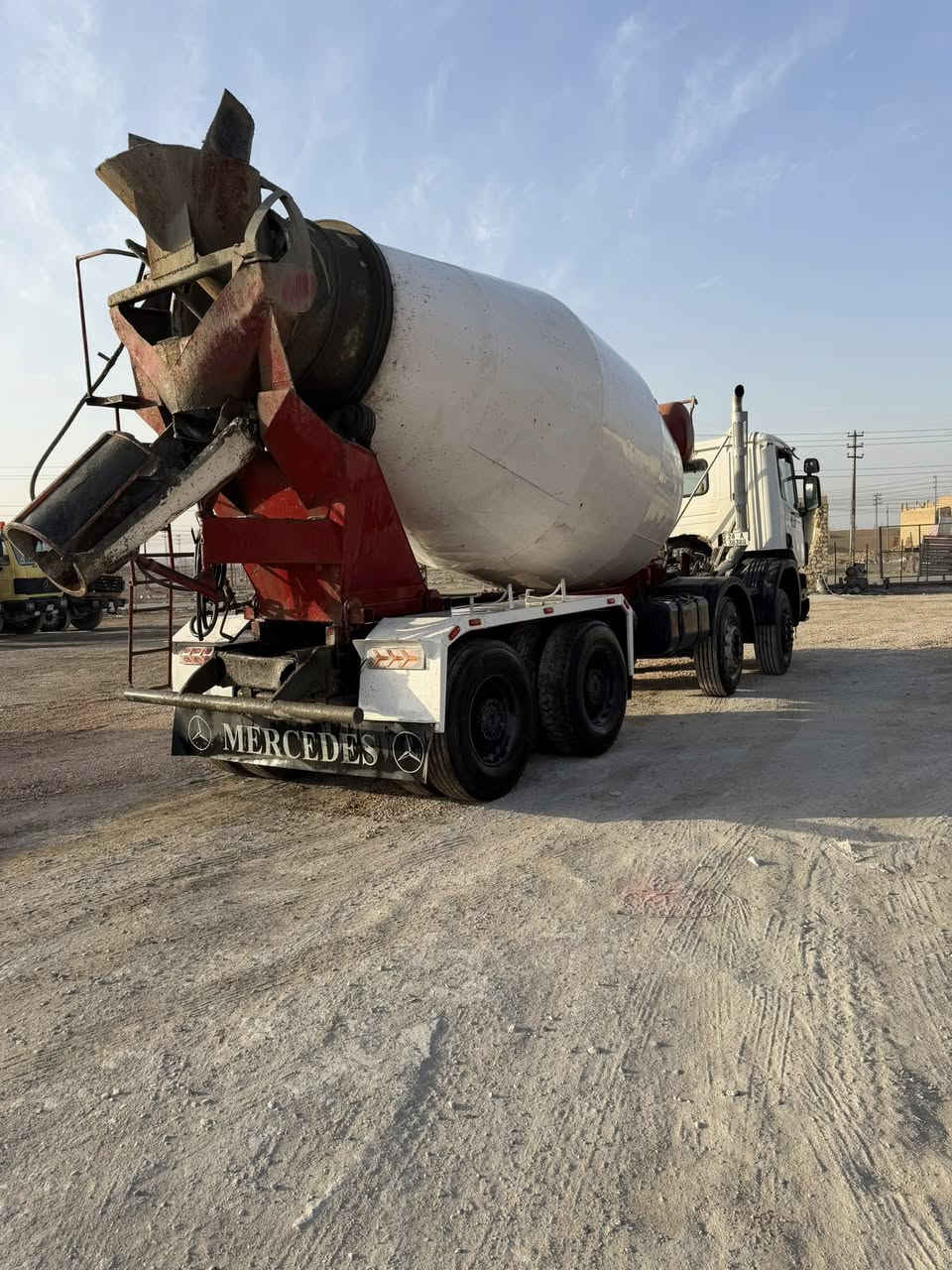 خباطه اسكانيه موديل 2001
10 متر سياره جاهزه مابيه نقص 
مكان السياره الانبار هيت 
***********
