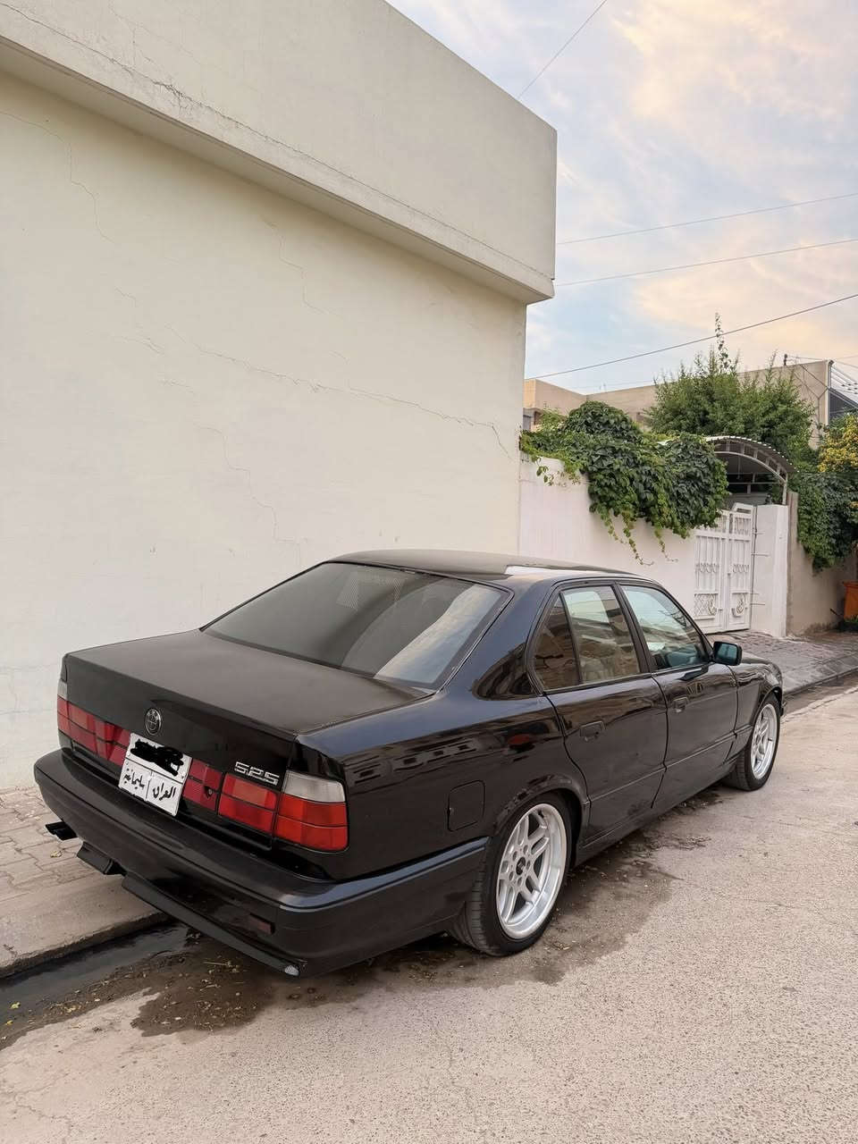 سلام و عليكم اخوان BMW موديل 1992 سعرا 49 مجال قليل محرك بيلاد 525i گير عادي 
داخل جلد بيجي 
اربع جامات كهرباي 
تبريد ثلج ❄️ 
بجم عريض كامل لايت زينون 
تخم تاير ويالة M 
دعامية امامي و خلفي M 
گير محرك اكسل گاردن كلة بشرط بدون عيب
رقم و سنوية قديم شرط تحويل غرامة مابيها مكاني كركوك 
***********
