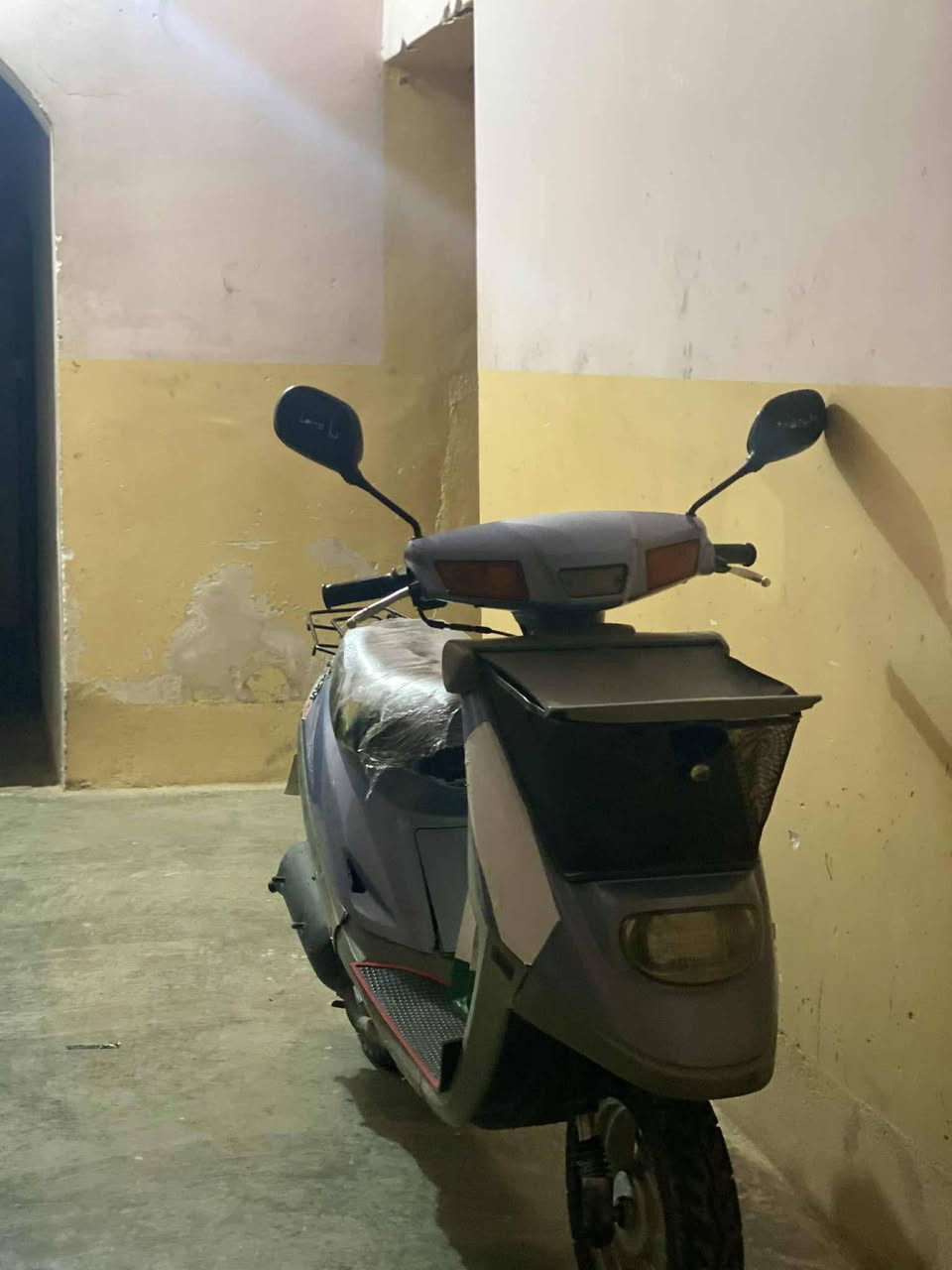 سلام عليكم
دراجه يامهه للبيع 
علي وضع الشركه 
محرك ممفتوخ 
كابليتر بلادي 
كهربائياته كله شغال 
السعر 300 و بي مجال 
***********
