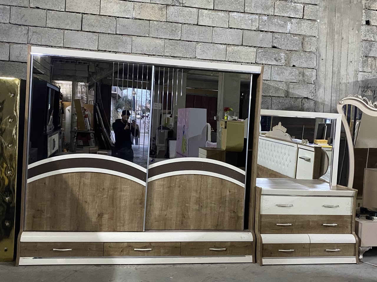 غرفت نوم تركي 6 قطع شرط الانضافه السعر ع رقم. ***********66  عنون. كركوك. يوجد أنواع الغرف  وانسب الأسعار.
