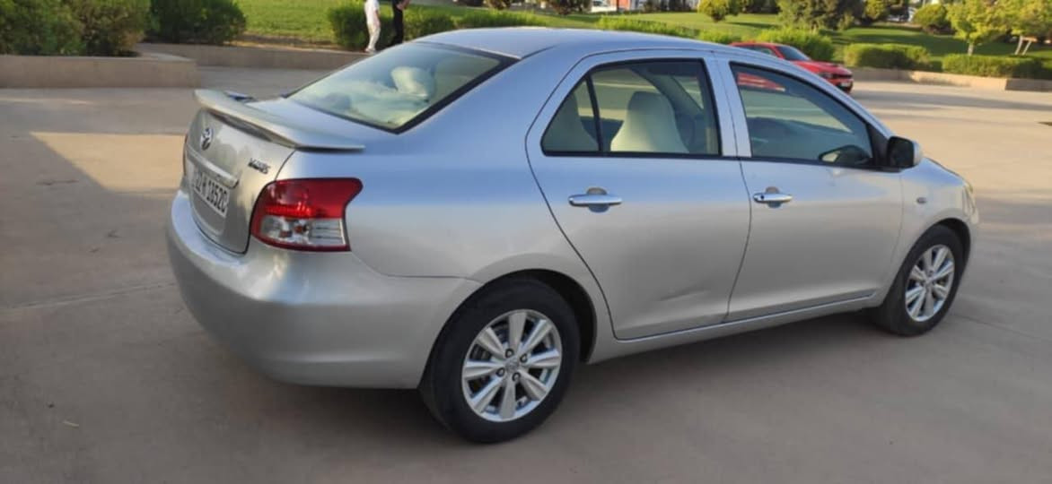 Toyota yaris 2013 
‎     ( سعری : 98 مەجالەکی کەم  ) 
‎
‎تۆیۆتا یارس ، بێ سبوخ
‎مۆدیل : 2013
‎دەبل گێچ ، دوو جام کارەبا 
‎154هەزار ڕۆیشتیە  
‎بێ بۆیاخ بێ لێدران 
‎ڕەقەم  هەزا نوێیە 
‎گێرو مەکینە ، تەبرید ساردو ، گەرم بەشەرت 
‎یەک دینار مەسروفی نیە 
‎شوێن هەولێر 
‎ ( ڕەقەم تەلەفۆن : *********** )
‎           (   وەتسئاپ و ڤایبەر ) أربيل, العراق
