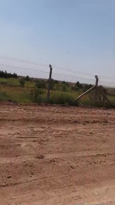 السلام عليكم قطعتين طبك 
على ٤٠٠ 
وعلى شارعين يعني كل ٤٠٠ على شارع مايقل عن ١٠ متار 
قرب شركة نفط ذي قار 
سعر ال ١٥ تريد ٢٠٠ هم ترهم 
يبعدن عن شارع العام ١٥٠ متر 
يرجى الاتصال *********** يوجد واتساب 
ماسنجر ماجاوب الشراي يتصل
