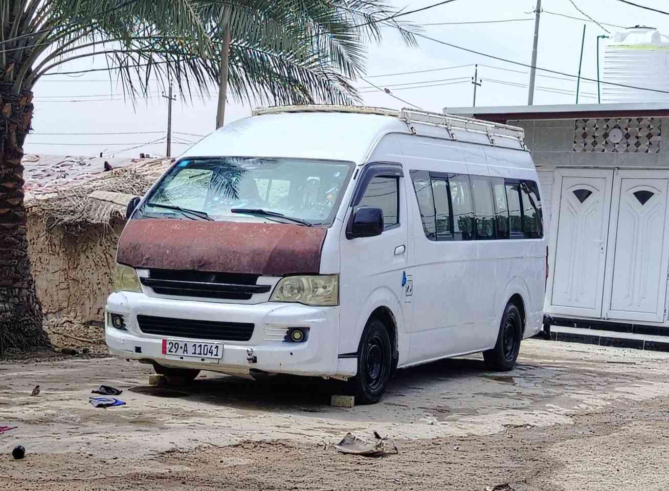سلام عليكم جنبي H2  للبيع  سياره نضيفه مكينه جديده ما ناقصه شي هيه أو مرور مصفره السعر تصل ***********
