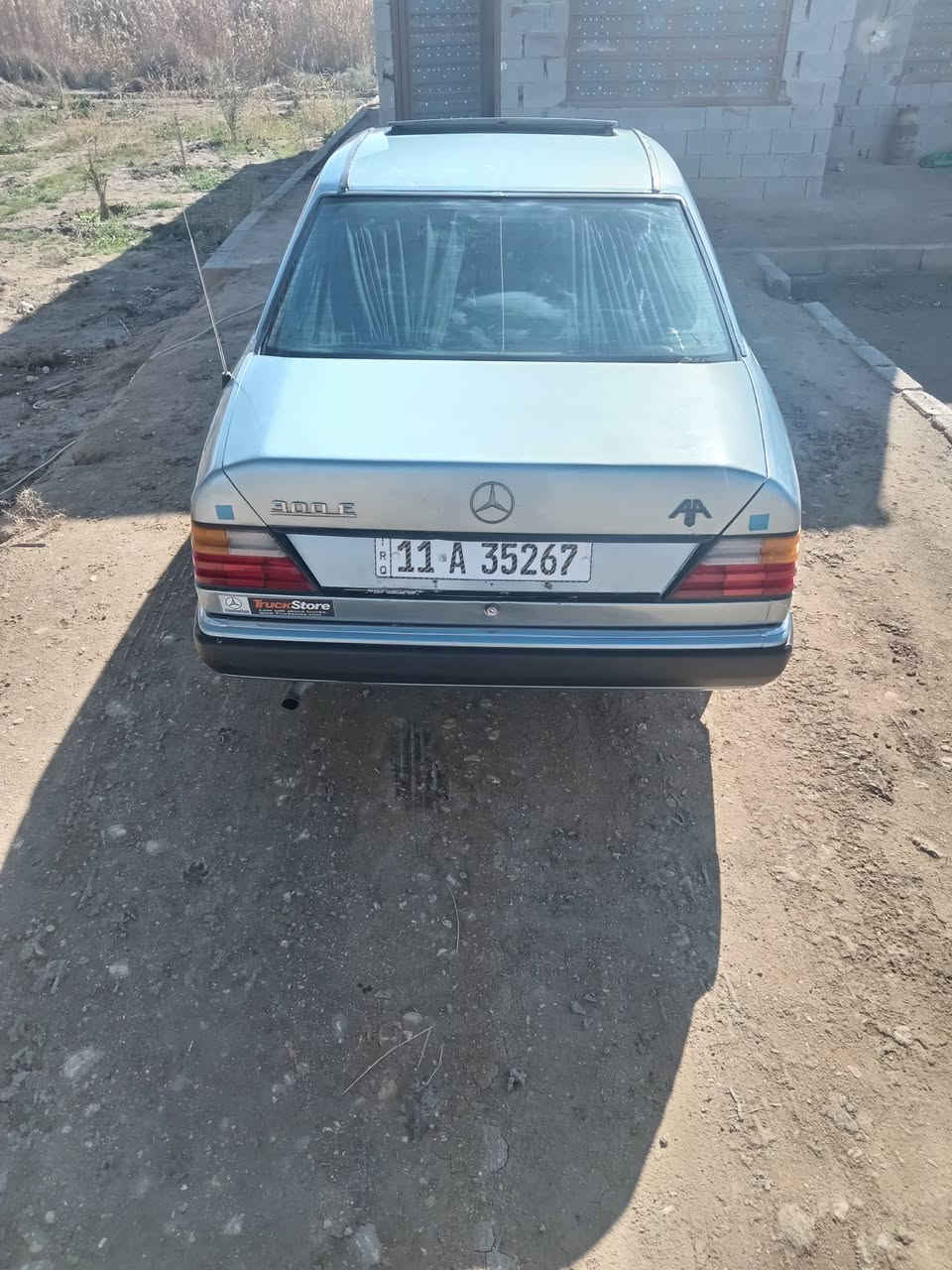 سلام عليكم البيع مارسيدس دوب موديل ٨٧ رقم بغداد انكليزي محرك وكير  بطية   مكفولات سيارية حلوهة سعر ٥٣ بيه مجال  جاهزية بيع مراوس  استفسار عل رقم ***********
