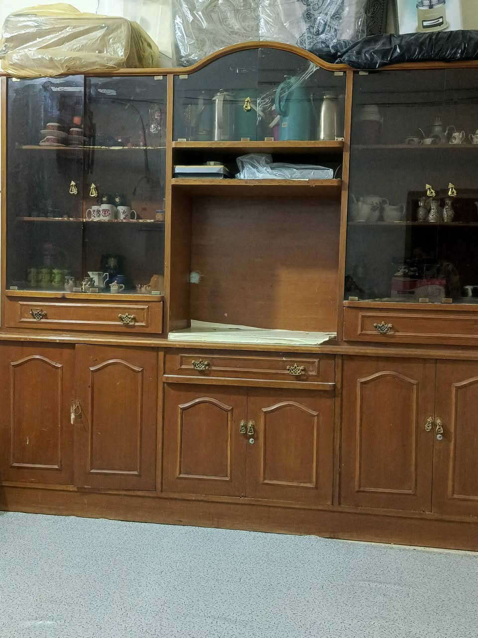 السلام عليكم معرض للبيع مرتب ونضيف سعره 250 وبي مجال قليل مكاني بصره أمن الداخلي دور الشرطه قرب مدارس البعتري وهاذ رقم وبلخدمه***********
