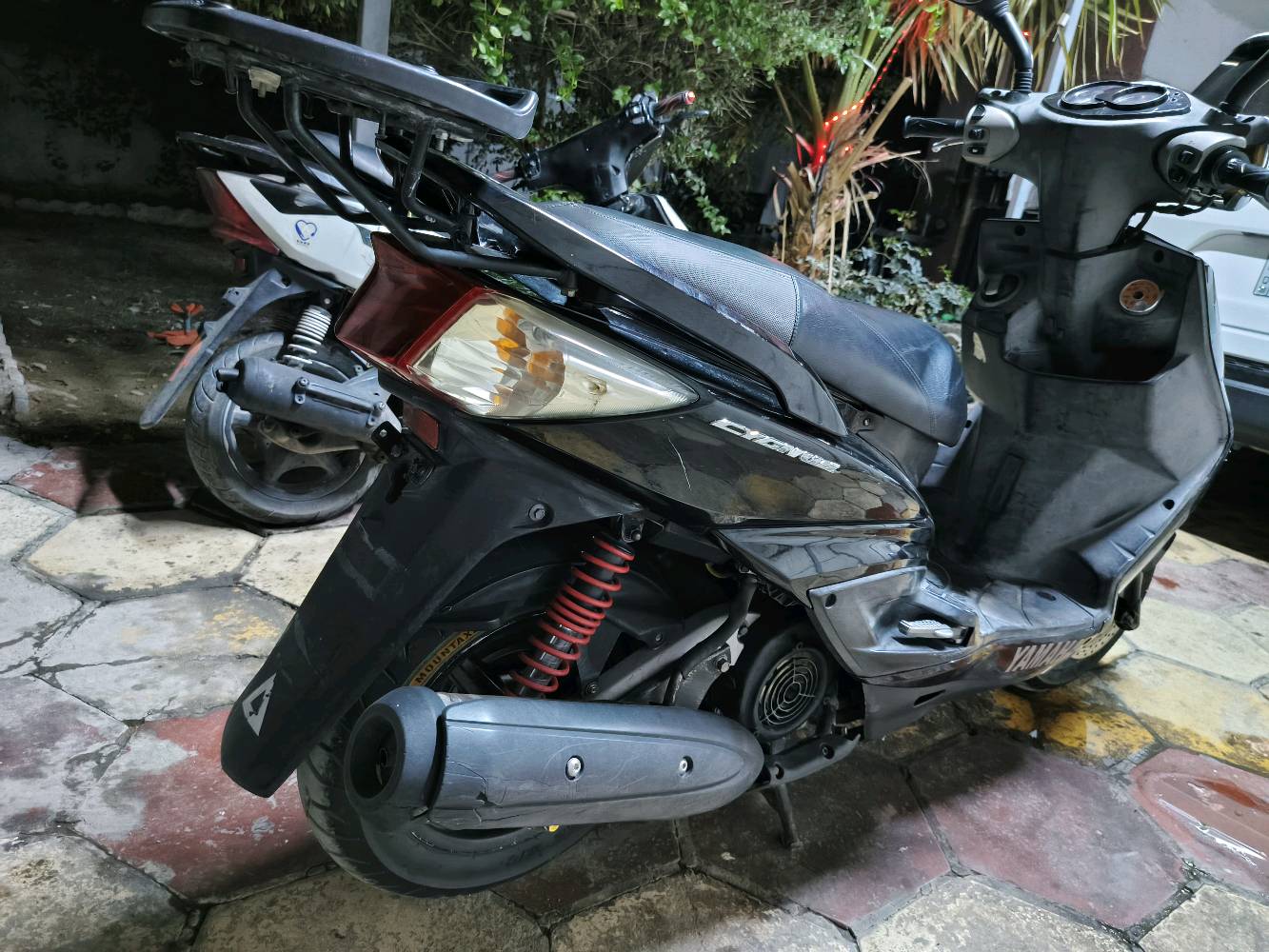 للبيع قفاز محرك ٣٠٠ ماشيه الف بعدهة زيرو وسكنس فحل ياباني كفاله