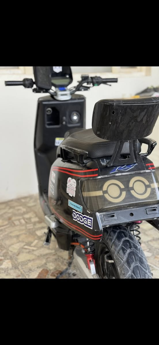 دراجة شحن نوع كاسحة 6 بطاريات ومشي 100 حقيقي و تمشيك 75 كيلو جنطة تخزين حجم كبير تايرات جدد حجرية بريكات جدد بصمتين سويج السعر 850 و بيه مجال لناس الطيبة رقم الهاتف ***********
