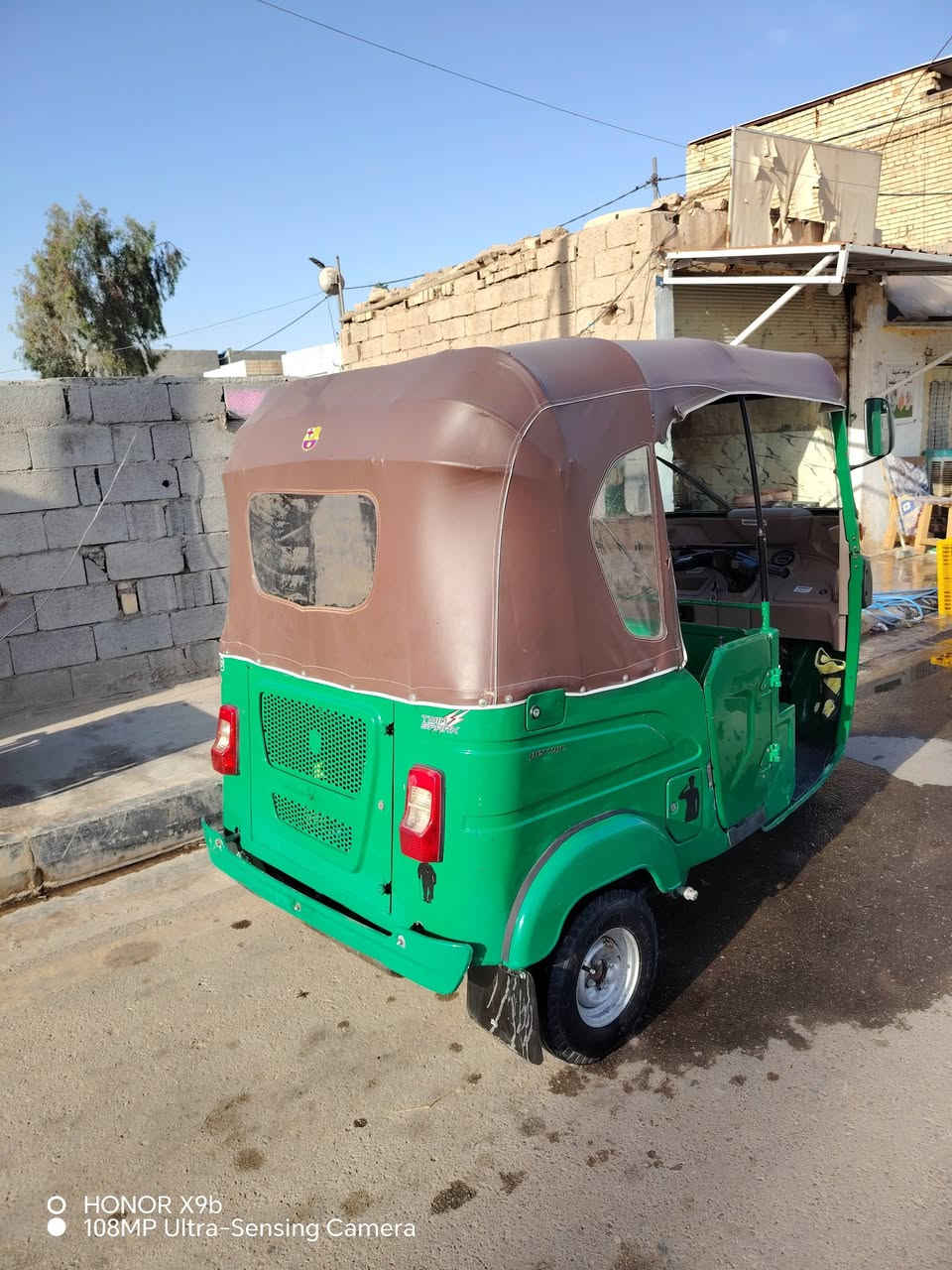 سلام عليكم تكتك موديل 2022 رقم واسط نكليزي  مكفوله كفاله عامه عنوان وسط العزيزيه رقم الهاتف ***********
