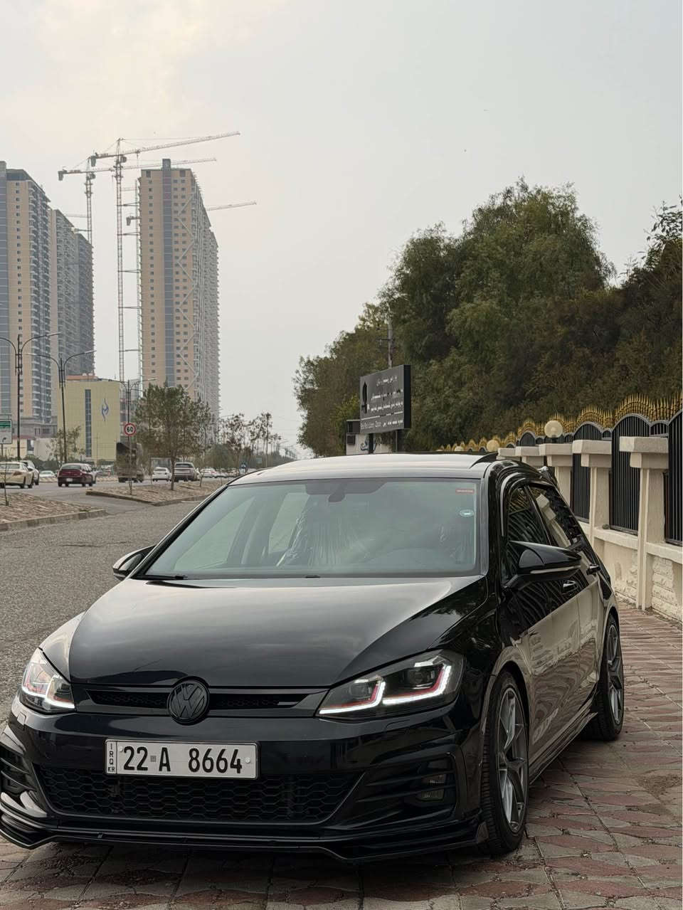 سلام عليكم گولف ٢٠١٩. رةقةم و سنوى نويية بة ناوى خومة فول فولة شاشة گةورةو سلايتة سةيارةكة ٢ پارجةى هةية ايرباگ سيستةمة 
گير و مكينة بة شةرت سيارةكة ٤ تايةى نويي لةسةرة 
***********
*********** أربيل, العراق
