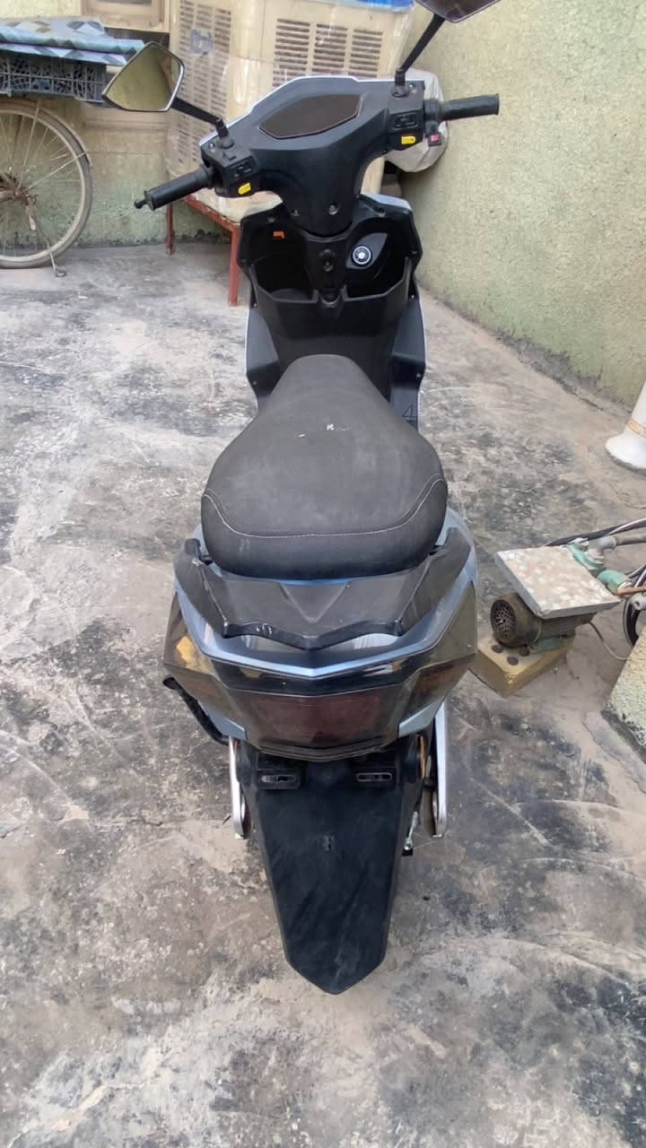 دراجه سكنس شحن للبيع دراجه نضيفه نازله منرمبه شهرين صارلها سويج بصمه 6 بطاريات ماناقصها اي شي نضيفه حيل 
السعر 850 وبيها مجال بسيط مكاني بغداد تواصل واتساب *********** او مازنجر
