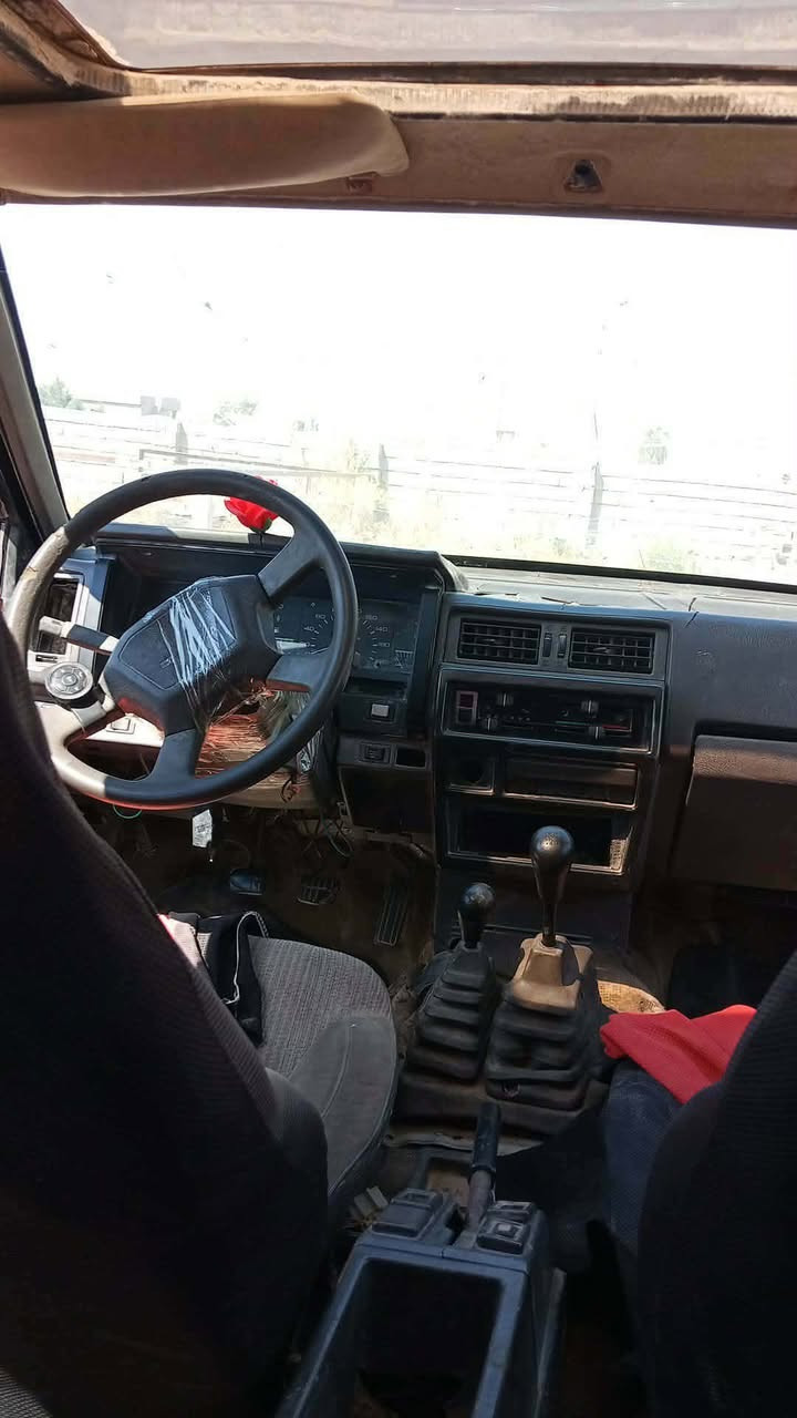 نيسان حبل محركها الصلي يدخن كير شرط صدر زين تايرات زينات السياره حاطيلها كابريته مال شنكه ب700 بيها مجال السياره شغاله . ‏‪***********‬‏

