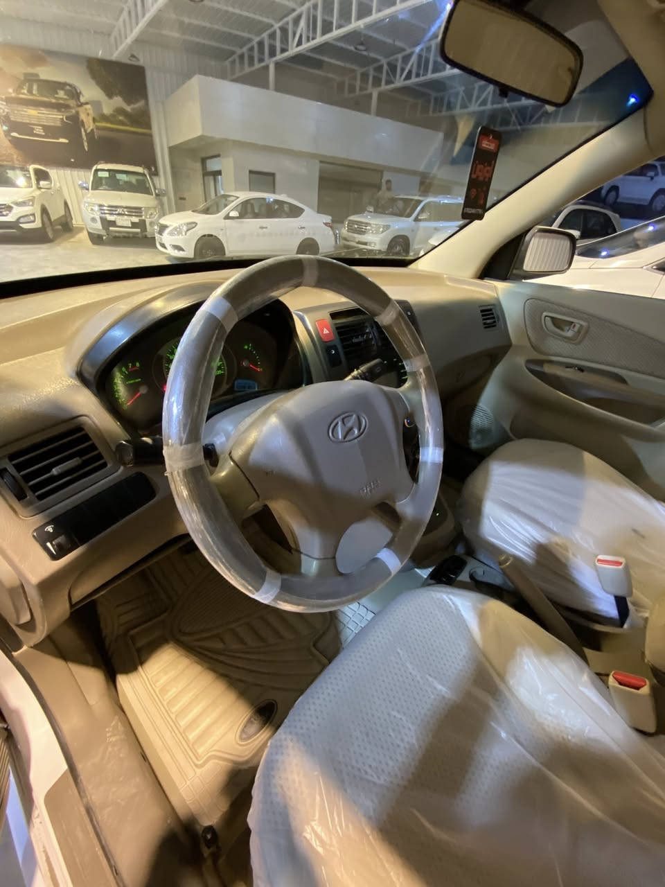 يالله
توسان 2010 خليجي رقم اربيل الدولي الجديد الانكليزي هزة وسنويه مجدد لل 2031 
تحويل ووكاله مباشر 
فول للاخير عدى الفتحه 
محرك 2000دوش 
ويل كب كروم 
اربع دسك 
داخل بيجي 
شاشه 
تبريد ثلج 🧊 

السيارة مكينه وكير وحداديه وتخم تاير وتبريد كلها جديد وجاهزة دينار ماتصرف عليها شرط 

السيارة مكفوله كفاله عامه من ضربه وصبغ وتبديل وبارد وحالوب وفتح من كلشي مكفوله ✅

السعر ((128)) وبيها مجال 

مكاني النجف // للاتصال // ‭٠٧٨٠ ٦٥٧ ٨٩٠٤‬
