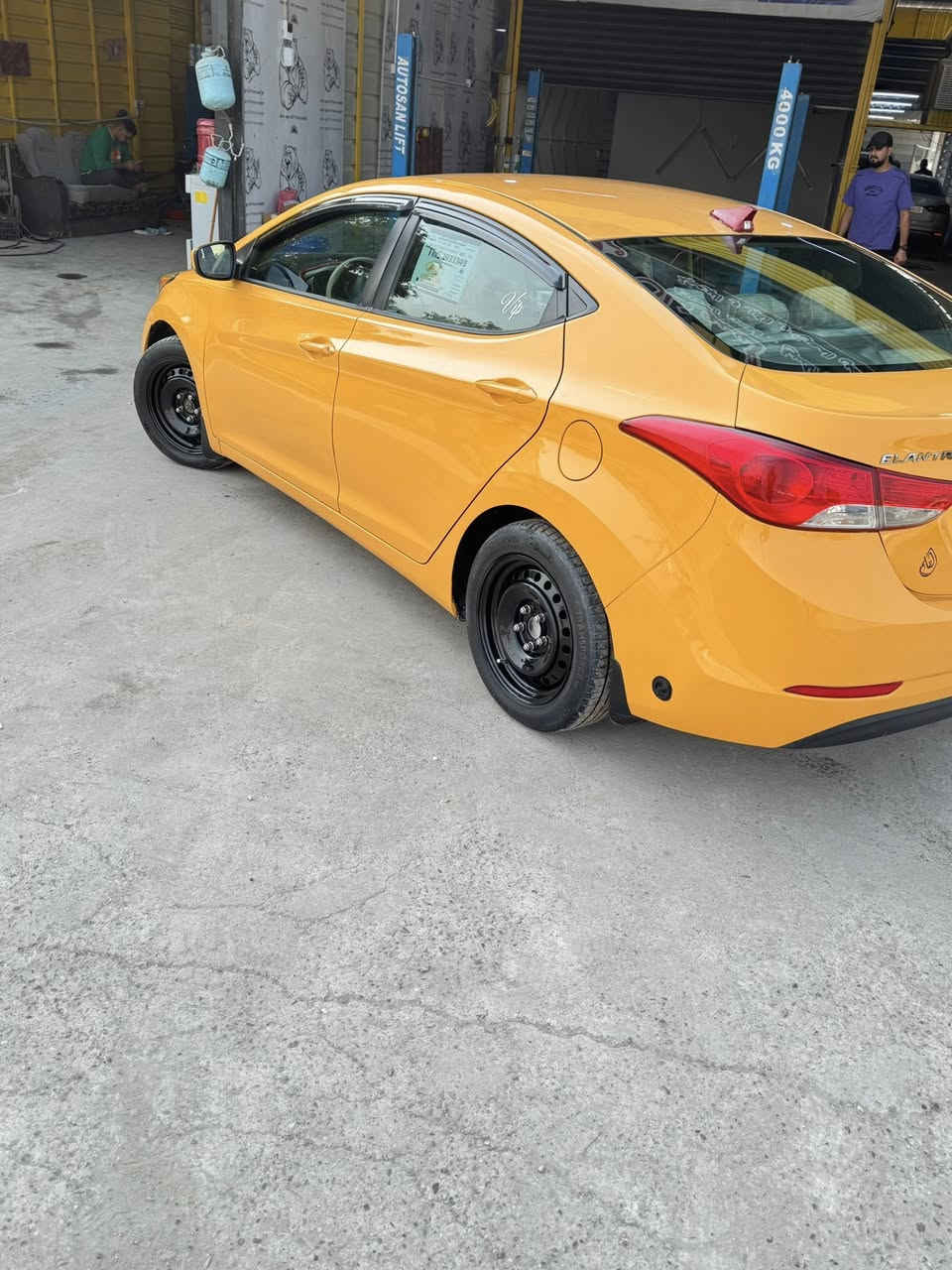 بيع او مراوس خصوصي
موديل:2013 رقم انكليزي هزه جديده تحويل موباشر
كير محرك خير من الله 
بيه منضومه غاز
الهيئه مصفره
السياره جاهزه للخير
العنوان :حي الجهاد
الرقم :***********
السعر :105 وبيه مجال بسيط
