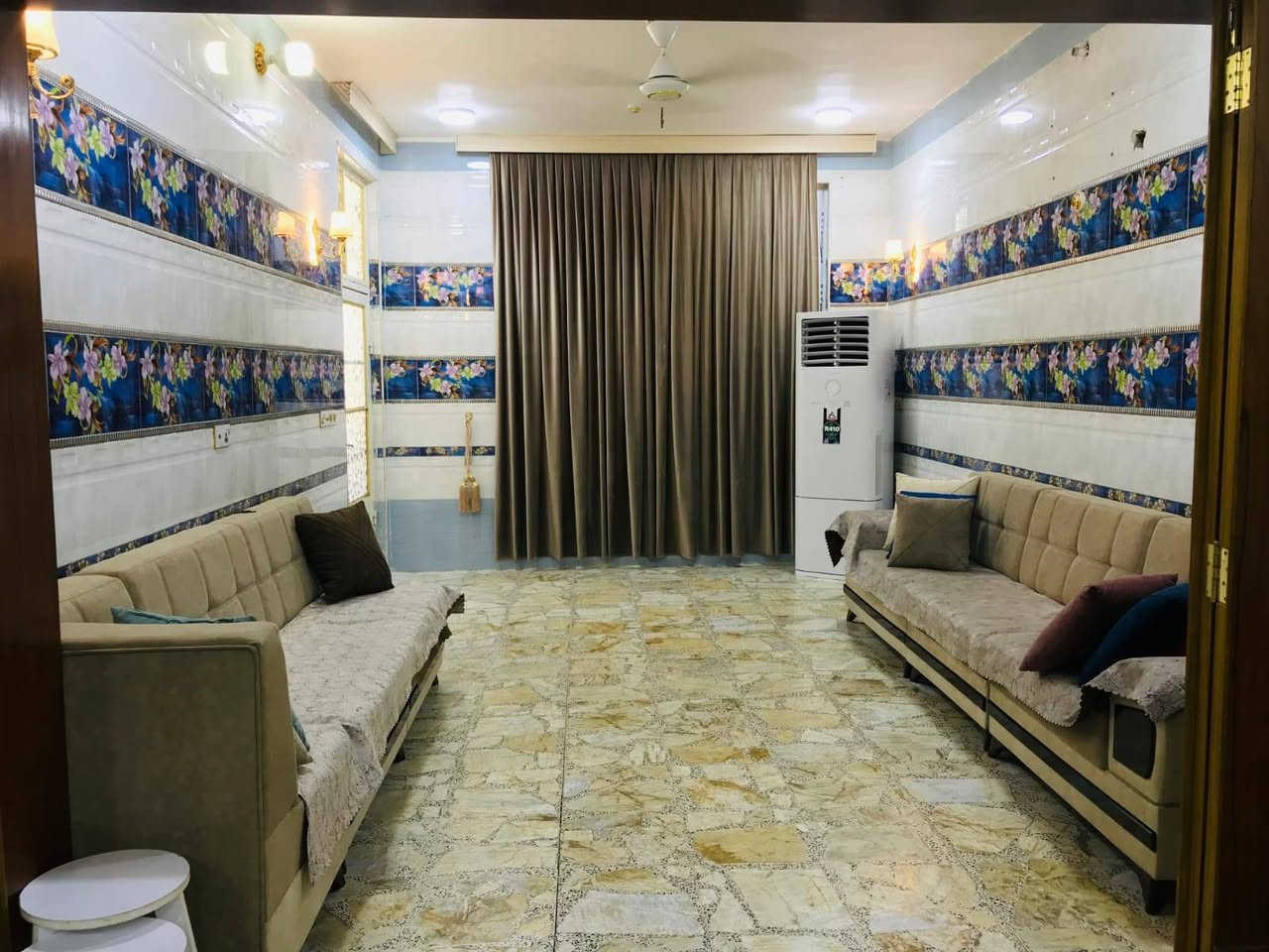 ٢٠٠ متر  ركن  زراعي طابو سند ٢٥ قرار محكمه يبعد عن شارع ١٠٠ متر بيت ركن وموقع مميز بناء جديث ٢٠٢٢ يحتوي على غرفتين منام وصاله واستقبال وصحيات خارجي وداخلي وسطحين يصلح ٥ غرف منام وصاله على طول البيت
ومنور خلفي وكراج سياره السعر خاص ***********

***********

مكتب ابو ميار للعقارات

٢٠٠ متر  ركن  زراعي طابو سند ٢٥ قرار محكمه يبعد عن شارع ١٠٠ متر بيت ركن وموقع مميز بناء جديث ٢٠٢٢ يحتوي على غرفتين منام وصاله واستقبال وصحيات خارجي وداخلي وسطحين يصلح ٥ غرف منام وصاله على طول البيت
