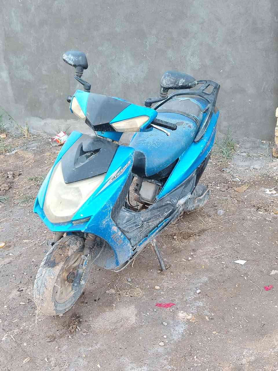 سلام عليكم دراجه سكنس للبيع( كومه حديد) الدراجه عطلانه سعرهه 80قفل رقمي *********** مكاني رميثه
