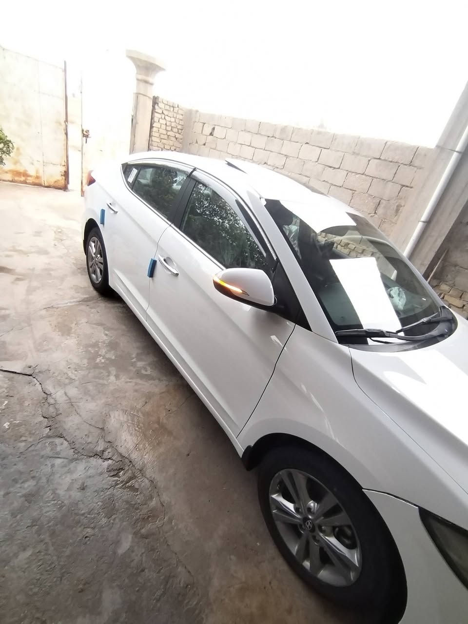 سلام عليكم للبيع الانتره 2017
خليجي رقم بغداد انكليزي
اعلئ فئة GLS
فول مواصفات

 مكينة 2000 دوش
كير أوتوماتيك (AT)
 فتحة سقف سلايد
 تحكم ستيرن
 كاميرا أمامية
 كاميرا خلفية
 تبريد قطعتين
 شاشة كبيره +حاكية + بلوتوث
 حساس أمامي
 حساس خلفي
 لد نهاري أمامي
 خمسه ويل كب 
 لايت منضومة زنون 
 داخل جلد
 مرايا جانبية كهرباء + إشارات + شفط
أنظمة قيادة (اقتصادي / نورمل / رياضي)
ملاحظه (سياره مكفوله كفاله عامه) 

 السـعـر 152 وبيها مجال
مكان: كربلاء طويريج 
رقم : ***********
