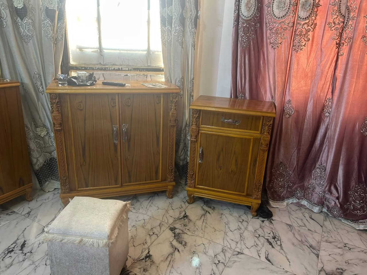 السلام عليكم غرفة نوم خشب عراقي اصلي جديده ونظيفه كولش اشتريتها ملونين ونص واريد ابيعه مليون ٧٥٠ الف


**إذا كنت صاحب هذا الإعلان وتريد حذفه لأي سبب، رجاءا أرسل رسالة إلى الدعم الفني**