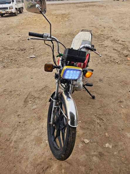 سلام عليكم سونك للبيع موديل 25  دراجه خير من الله  كامله كهربائيات كلها شغاله مكان  الكوت البتار  سعر 450اوبيها مجال ***********
