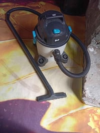 مكنسة كهربائية • للبيع