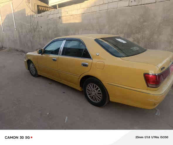 ملكة تويوتا كروان  موديل 2000 دكمه خط بغداد مكينه فيفيتي سي 9 جاهزه السياره حداديه نص سبعين بلمية بيه فحص قرار 48 وبيه عائديه بيه وكالة باروكود بسمي مراوس حسب القناعه السعر 60 وبيه مجال  ***********
