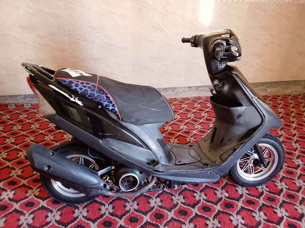 البيع دراجه ماكس عدله الدراجة نضيفه وكامله وكله شغاله مكينه ناعمه شلعه معدل فول  الدراجة انضف من الصوره المكان كربلاء الأمام عون السعر 360 وبيه مجال بسيط الرقم *********** بيع ومراوس
