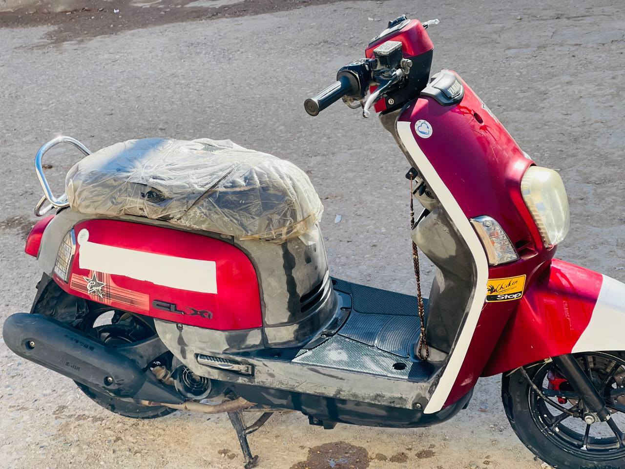 سلام عليكم دراجه بوليس نوزل  للبيع نضيفه صارلها شهر من طالعه من الرمبه نكره سلف كهربائيات شغاله سكليتر خطين المكان العماره الماجديه  السعر خاص رقم الهاتف ***********
