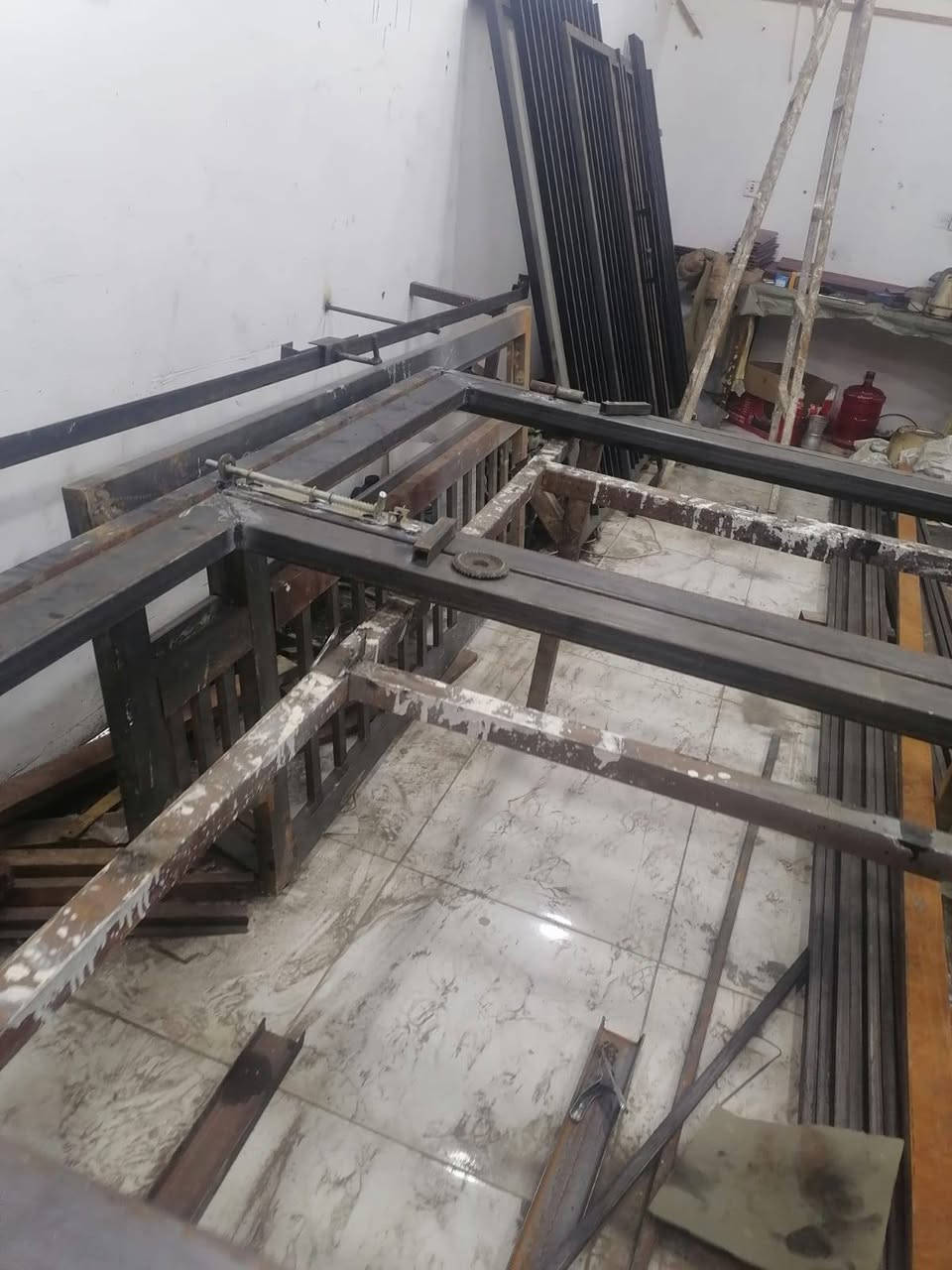 باب مترين في مترين حديد ثقيل 2ملم ب400 جاهز صبغ مرحلتين ***********
